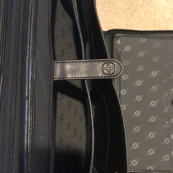 Swiss Army briefcase - Picture 8 of 10